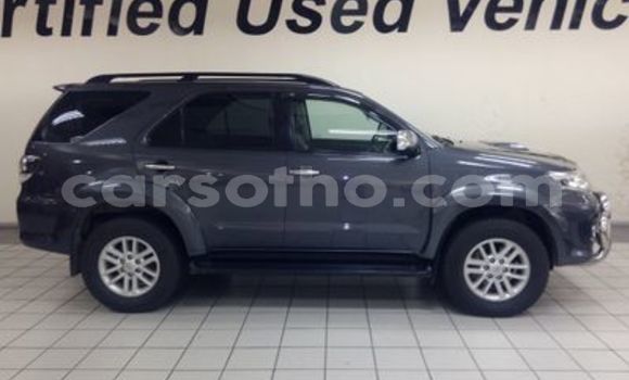 Sayi Na hannu Toyota Fortuner Silver Mota in Maseru a Maseru Sayi Na hannu Toyota Fortuner Silver Mota in Maseru a Maseru