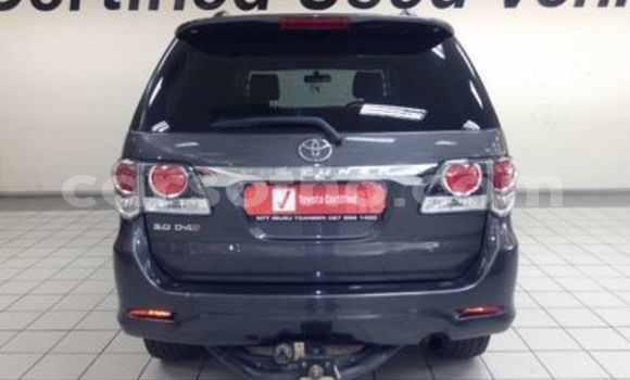 Sayi Na hannu Toyota Fortuner Silver Mota in Maseru a Maseru Sayi Na hannu Toyota Fortuner Silver Mota in Maseru a Maseru