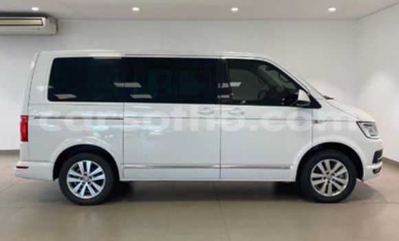 Buy Used Volkswagen Caravelle White Car in Maseru in Maseru Buy Used Volkswagen Caravelle White Car in Maseru in Maseru