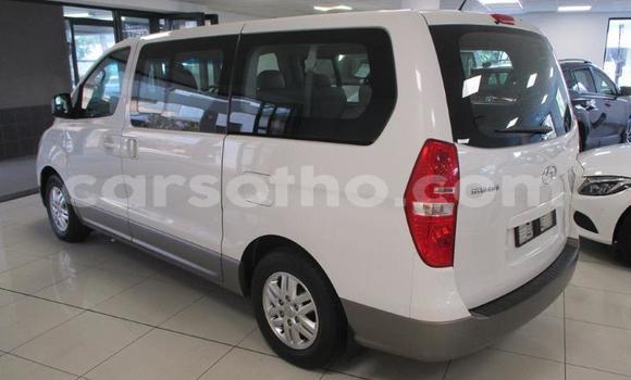 Sayi Na hannu Hyundai H1 White Mota in Maseru a Maseru Sayi Na hannu Hyundai H1 White Mota in Maseru a Maseru