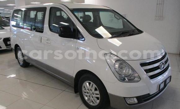 Sayi Na hannu Hyundai H1 White Mota in Maseru a Maseru Sayi Na hannu Hyundai H1 White Mota in Maseru a Maseru