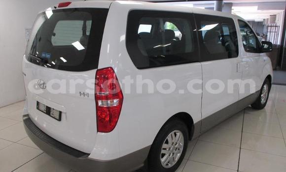 Sayi Na hannu Hyundai H1 White Mota in Maseru a Maseru Sayi Na hannu Hyundai H1 White Mota in Maseru a Maseru