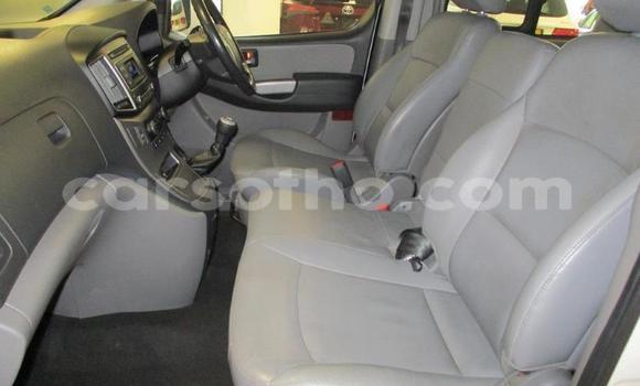 Sayi Na hannu Hyundai H1 White Mota in Maseru a Maseru Sayi Na hannu Hyundai H1 White Mota in Maseru a Maseru