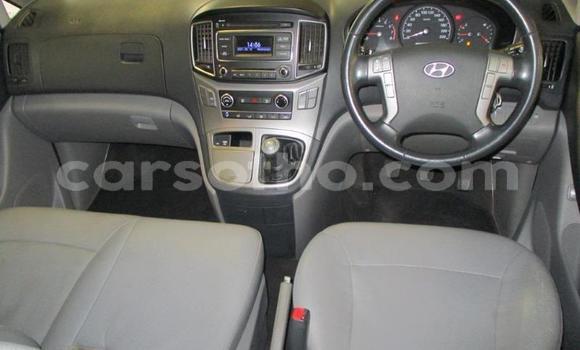 Sayi Na hannu Hyundai H1 White Mota in Maseru a Maseru Sayi Na hannu Hyundai H1 White Mota in Maseru a Maseru