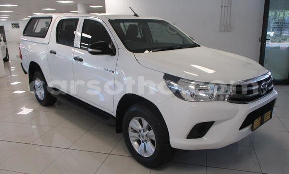 Sayi Na hannu Toyota Hilux White Mota in Maseru a Maseru Sayi Na hannu Toyota Hilux White Mota in Maseru a Maseru