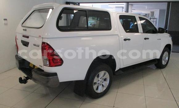 Sayi Na hannu Toyota Hilux White Mota in Maseru a Maseru Sayi Na hannu Toyota Hilux White Mota in Maseru a Maseru