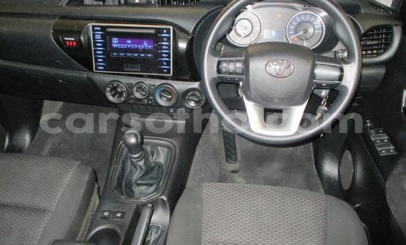 Sayi Na hannu Toyota Hilux White Mota in Maseru a Maseru Sayi Na hannu Toyota Hilux White Mota in Maseru a Maseru