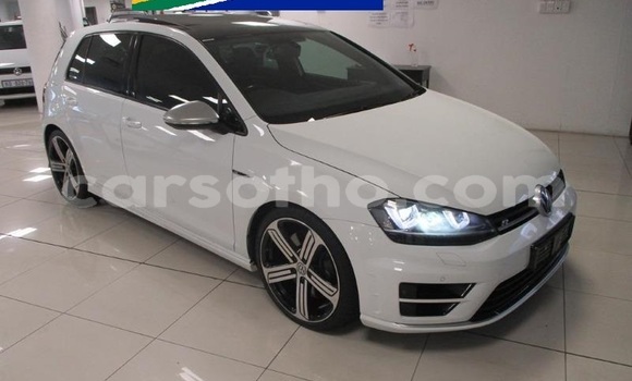 Sayi Na hannu Volkswagen Golf R White Mota in Maseru a Maseru Sayi Na hannu Volkswagen Golf R White Mota in Maseru a Maseru