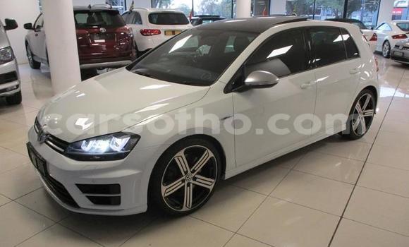Sayi Na hannu Volkswagen Golf R White Mota in Maseru a Maseru Sayi Na hannu Volkswagen Golf R White Mota in Maseru a Maseru