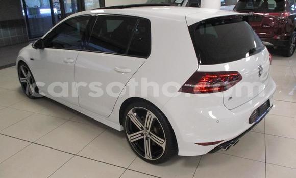 Sayi Na hannu Volkswagen Golf R White Mota in Maseru a Maseru Sayi Na hannu Volkswagen Golf R White Mota in Maseru a Maseru