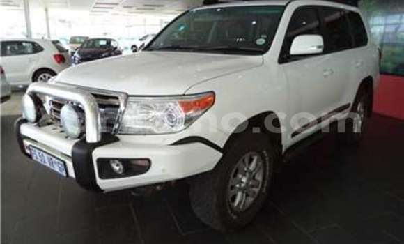 Buy Used Toyota Land Cruiser White Car in Butha–Buthe in Thaba-Tseka Buy Used Toyota Land Cruiser White Car in Butha–Buthe in Thaba-Tseka