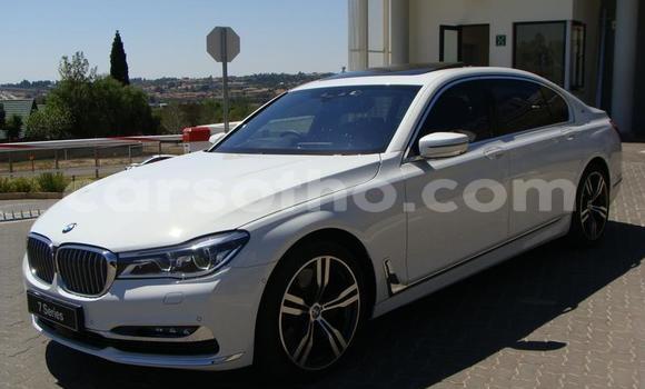 Sayi Na hannu BMW 7er White Mota in Roma a Maseru Sayi Na hannu BMW 7er White Mota in Roma a Maseru