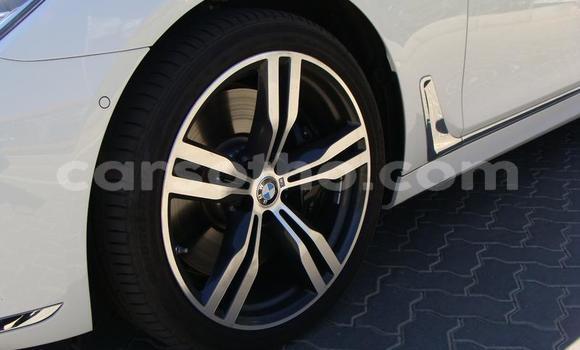 Sayi Na hannu BMW 7er White Mota in Roma a Maseru Sayi Na hannu BMW 7er White Mota in Roma a Maseru