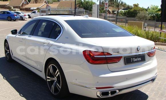 Sayi Na hannu BMW 7er White Mota in Roma a Maseru Sayi Na hannu BMW 7er White Mota in Roma a Maseru