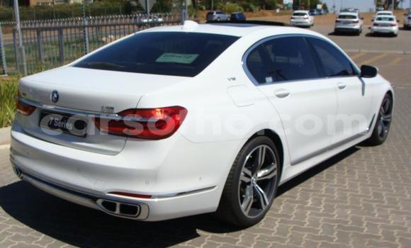 Sayi Na hannu BMW 7er White Mota in Roma a Maseru Sayi Na hannu BMW 7er White Mota in Roma a Maseru