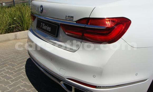 Sayi Na hannu BMW 7er White Mota in Roma a Maseru Sayi Na hannu BMW 7er White Mota in Roma a Maseru