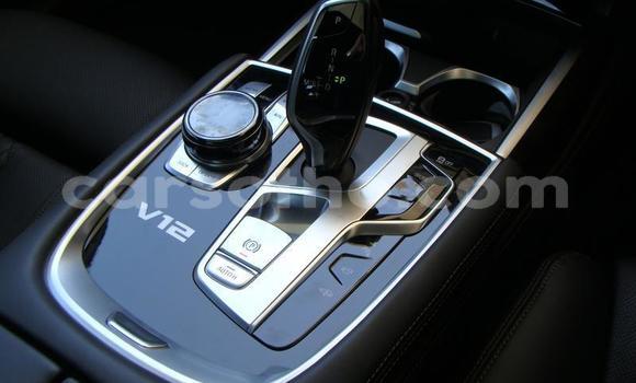 Sayi Na hannu BMW 7er White Mota in Roma a Maseru Sayi Na hannu BMW 7er White Mota in Roma a Maseru