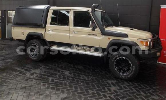 Sayi Na hannu Toyota Land Cruiser Beige Mota in Maseru a Maseru Sayi Na hannu Toyota Land Cruiser Beige Mota in Maseru a Maseru
