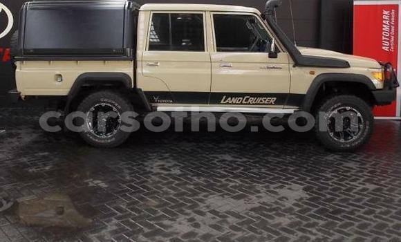 Sayi Na hannu Toyota Land Cruiser Beige Mota in Maseru a Maseru Sayi Na hannu Toyota Land Cruiser Beige Mota in Maseru a Maseru