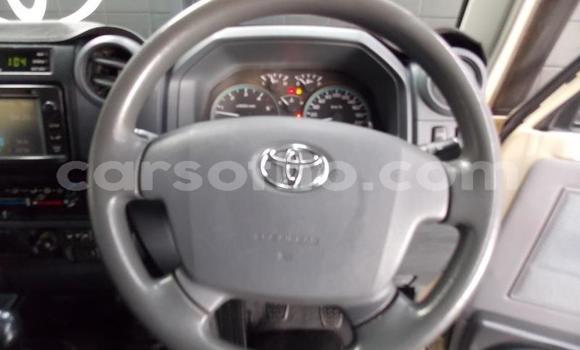 Sayi Na hannu Toyota Land Cruiser Beige Mota in Maseru a Maseru Sayi Na hannu Toyota Land Cruiser Beige Mota in Maseru a Maseru