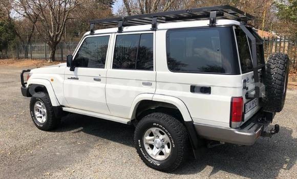 اشتري مستعمل Toyota Land Cruiser White سيارة في Maputsoe في Leribe اشتري مستعمل Toyota Land Cruiser White سيارة في Maputsoe في Leribe