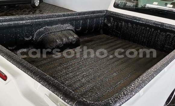 Sayi Na hannu Toyota Hilux White Mota in Hlotse a Leribe Sayi Na hannu Toyota Hilux White Mota in Hlotse a Leribe