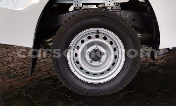 Sayi Na hannu Toyota Hilux White Mota in Hlotse a Leribe Sayi Na hannu Toyota Hilux White Mota in Hlotse a Leribe