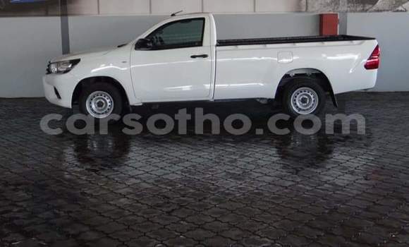 Sayi Na hannu Toyota Hilux White Mota in Hlotse a Leribe Sayi Na hannu Toyota Hilux White Mota in Hlotse a Leribe