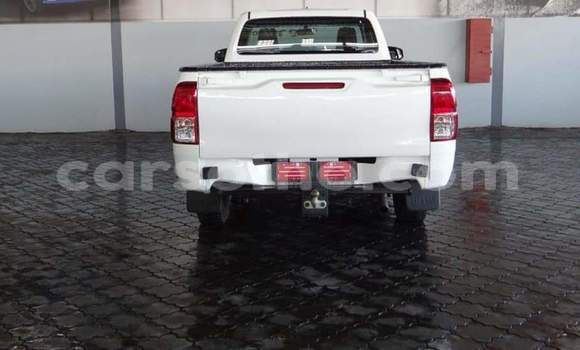 Sayi Na hannu Toyota Hilux White Mota in Hlotse a Leribe Sayi Na hannu Toyota Hilux White Mota in Hlotse a Leribe