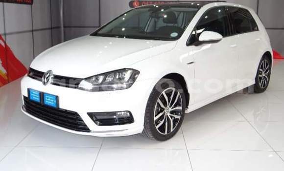 Sayi Na hannu Volkswagen Golf R White Mota in Hlotse a Leribe Sayi Na hannu Volkswagen Golf R White Mota in Hlotse a Leribe