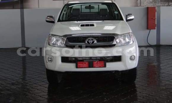 Acheter Occasion Voiture Toyota Hilux Blanc à Hlotse, Leribe Acheter Occasion Voiture Toyota Hilux Blanc à Hlotse, Leribe