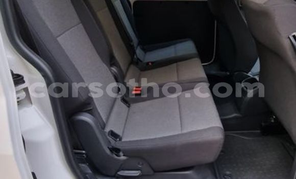 اشتري مستعمل Volkswagen Caddy White سيارة في Hlotse في Leribe اشتري مستعمل Volkswagen Caddy White سيارة في Hlotse في Leribe