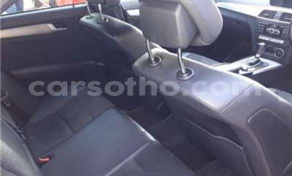 Sayi Na hannu Mercedes-Benz C-klasse Red Mota in Hlotse a Leribe Sayi Na hannu Mercedes-Benz C-klasse Red Mota in Hlotse a Leribe