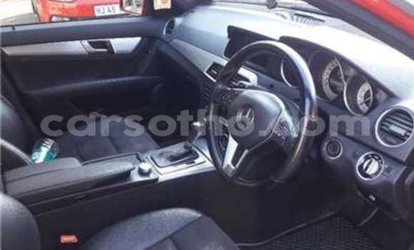 Sayi Na hannu Mercedes-Benz C-klasse Red Mota in Hlotse a Leribe Sayi Na hannu Mercedes-Benz C-klasse Red Mota in Hlotse a Leribe
