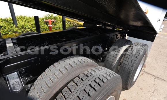 Acheter Occasion Utilitaire Nissan UD Blanc à Butha–Buthe, Thaba-Tseka Acheter Occasion Utilitaire Nissan UD Blanc à Butha–Buthe, Thaba-Tseka