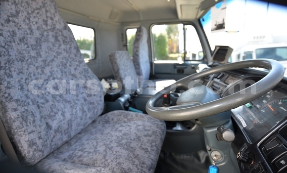 Acheter Occasion Utilitaire Nissan UD Blanc à Butha–Buthe, Thaba-Tseka Acheter Occasion Utilitaire Nissan UD Blanc à Butha–Buthe, Thaba-Tseka