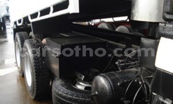 Sayi Na hannu Nissan UD White Babbar mota in Butha–Buthe a Thaba-Tseka Sayi Na hannu Nissan UD White Babbar mota in Butha–Buthe a Thaba-Tseka