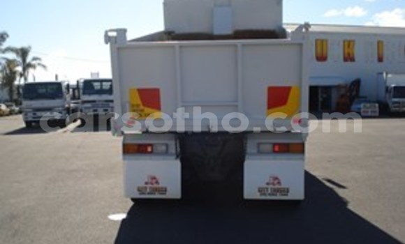 Sayi Na hannu Nissan UD White Babbar mota in Butha–Buthe a Thaba-Tseka Sayi Na hannu Nissan UD White Babbar mota in Butha–Buthe a Thaba-Tseka