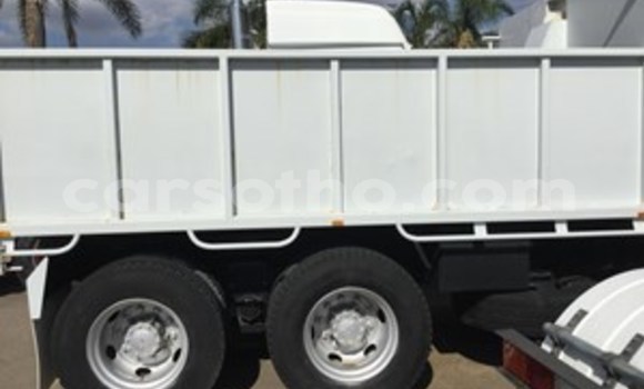 Sayi Na hannu Nissan UD White Babbar mota in Butha–Buthe a Thaba-Tseka Sayi Na hannu Nissan UD White Babbar mota in Butha–Buthe a Thaba-Tseka