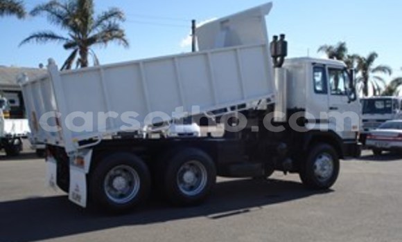 Sayi Na hannu Nissan UD White Babbar mota in Butha–Buthe a Thaba-Tseka Sayi Na hannu Nissan UD White Babbar mota in Butha–Buthe a Thaba-Tseka