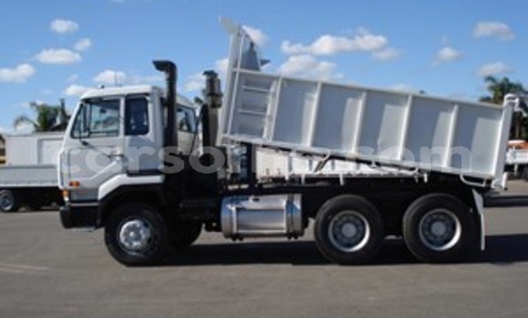 Sayi Na hannu Nissan UD White Babbar mota in Butha–Buthe a Thaba-Tseka Sayi Na hannu Nissan UD White Babbar mota in Butha–Buthe a Thaba-Tseka