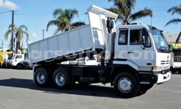 Sayi Na hannu Nissan UD White Babbar mota in Butha–Buthe a Thaba-Tseka Sayi Na hannu Nissan UD White Babbar mota in Butha–Buthe a Thaba-Tseka