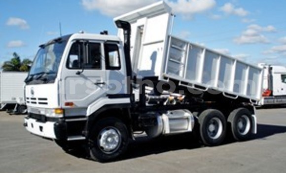 Sayi Na hannu Nissan UD White Babbar mota in Butha–Buthe a Thaba-Tseka Sayi Na hannu Nissan UD White Babbar mota in Butha–Buthe a Thaba-Tseka