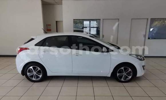 Buy Used Hyundai i30 White Car in Hlotse in Leribe Buy Used Hyundai i30 White Car in Hlotse in Leribe