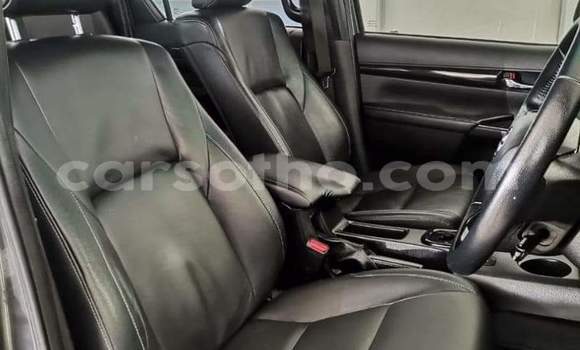 Sayi Na hannu Toyota Hilux Silver Mota in Hlotse a Leribe Sayi Na hannu Toyota Hilux Silver Mota in Hlotse a Leribe