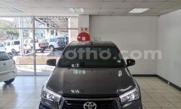 Sayi Na hannu Toyota Hilux Silver Mota in Hlotse a Leribe Sayi Na hannu Toyota Hilux Silver Mota in Hlotse a Leribe