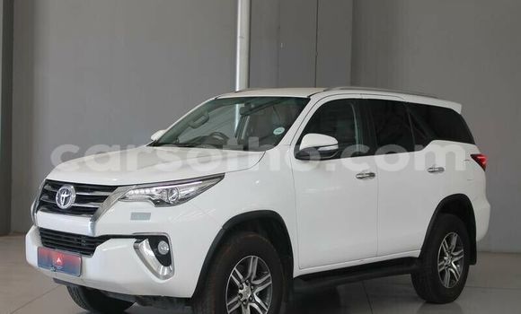 Acheter Occasion Voiture Toyota Fortuner Blanc à Butha–Buthe, Thaba-Tseka Acheter Occasion Voiture Toyota Fortuner Blanc à Butha–Buthe, Thaba-Tseka