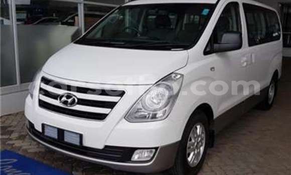 Sayi Na hannu Hyundai H1 White Mota in Hlotse a Leribe Sayi Na hannu Hyundai H1 White Mota in Hlotse a Leribe