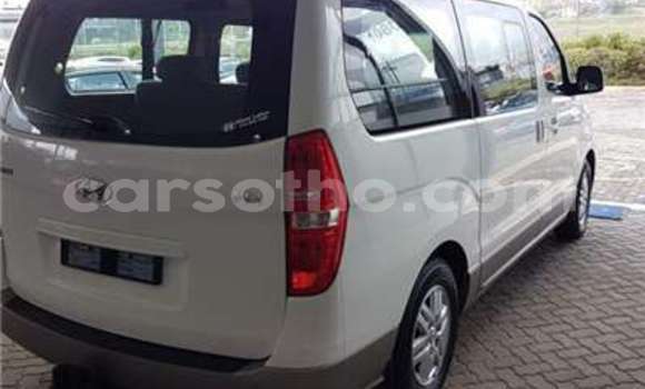 Sayi Na hannu Hyundai H1 White Mota in Hlotse a Leribe Sayi Na hannu Hyundai H1 White Mota in Hlotse a Leribe
