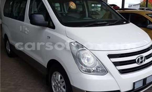 Sayi Na hannu Hyundai H1 White Mota in Hlotse a Leribe Sayi Na hannu Hyundai H1 White Mota in Hlotse a Leribe